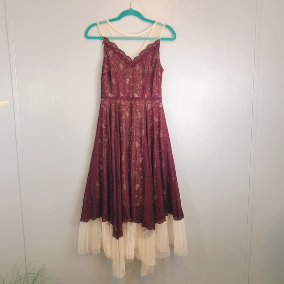 LC Lauren Conrad Dresses & Skirts - 🍁LC Lauren Conrad Burgundy & Beige Dress🍁